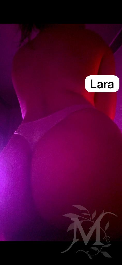 LARA ITALIANA  18 anni  2