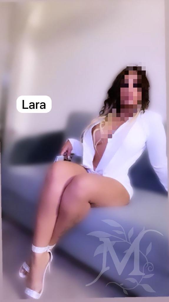 LARA ITALIANA  18 anni  3